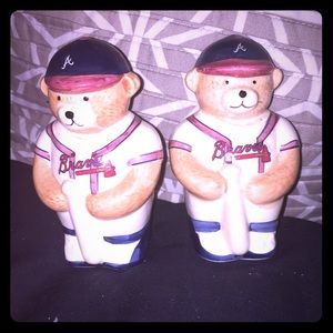 Braves bear salt and pepper shaker
